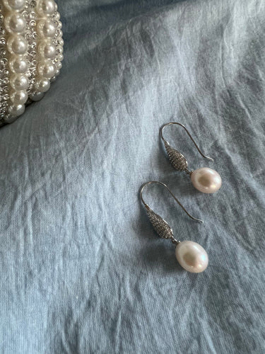 Pearl Dangle