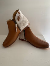 Load image into Gallery viewer, Design Edge Leather &amp; Hide Boots - Tan